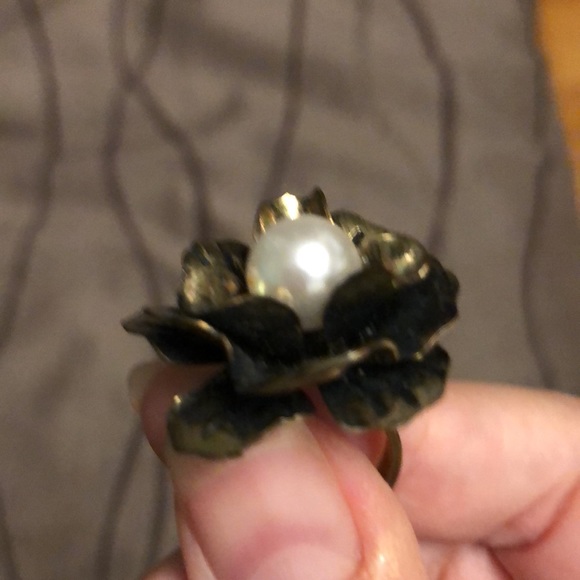 Vintage statement flower ring - Picture 3 of 5